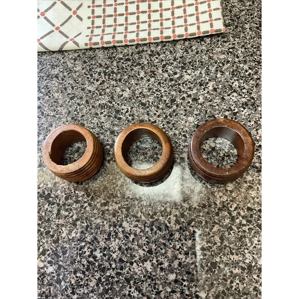Vintage Cloth Napkins Wood Rings‎